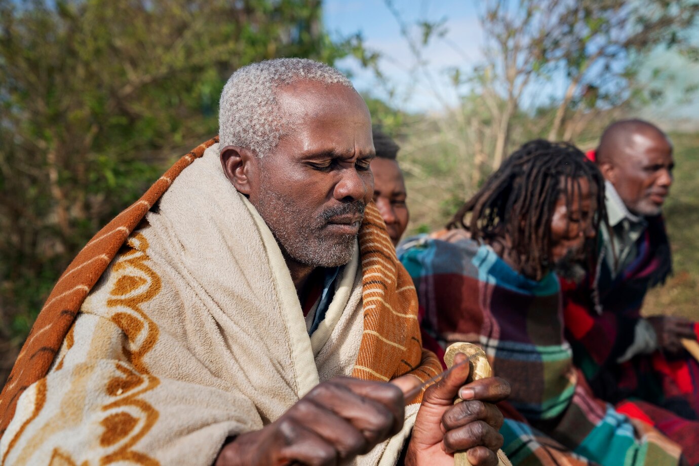 indigena haciendo tareas diarias mostrando estilo vida 23 2149711107
